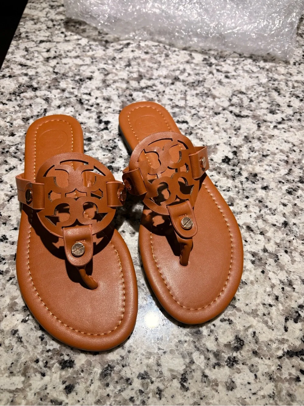 Tory Burch Leather Logo Thong Sandals in Cognac